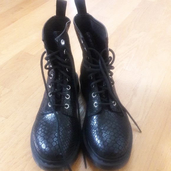Dr. Martens Shoes - NWOT Rare Black snakeskin doc martens size 8.5